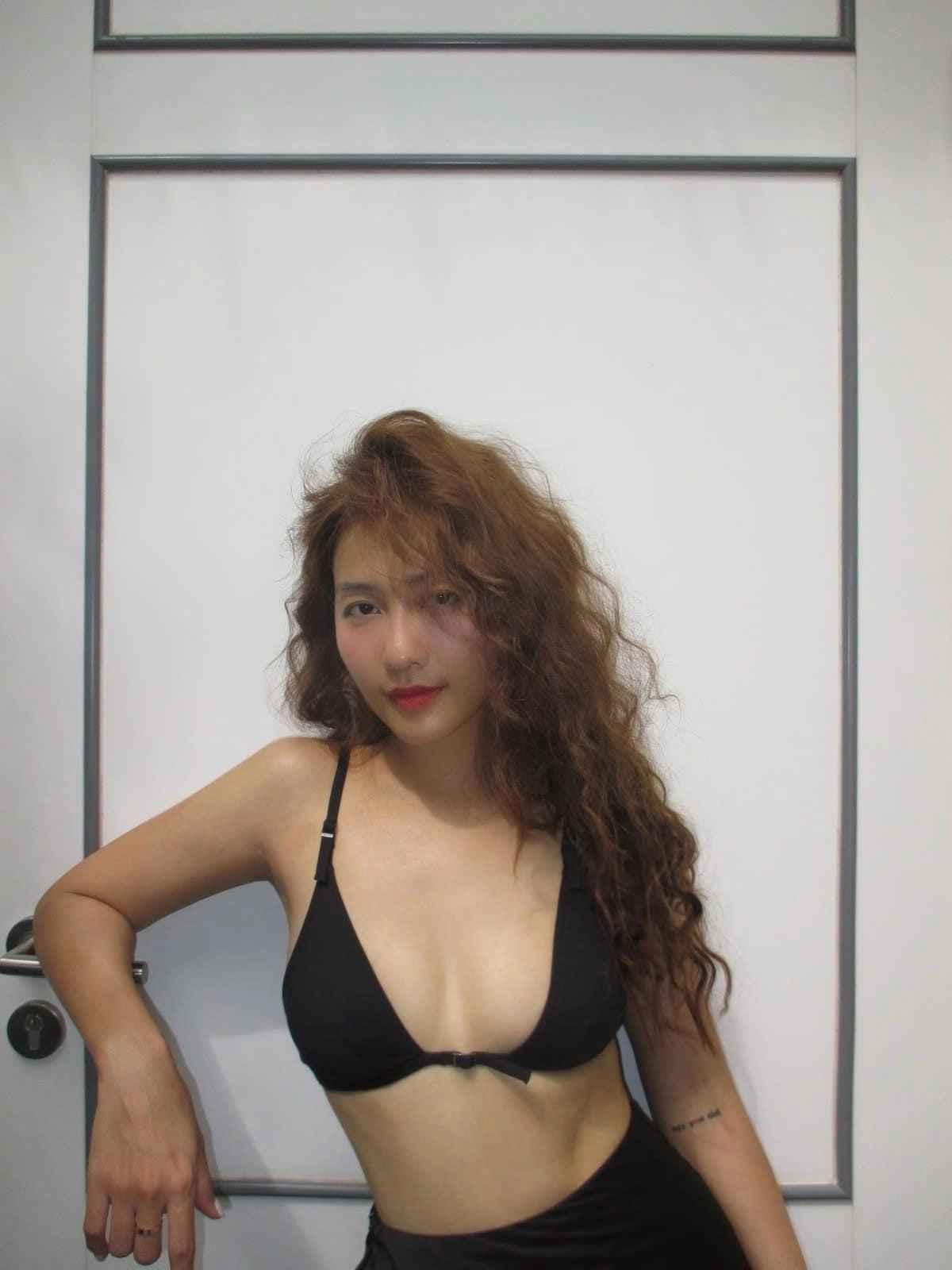 Màn phô diễn vóc dáng này của "hot girl boxng" ngay lập tức trở thành chủ đề được khán giả bàn tán vô cùng sôi nổi.