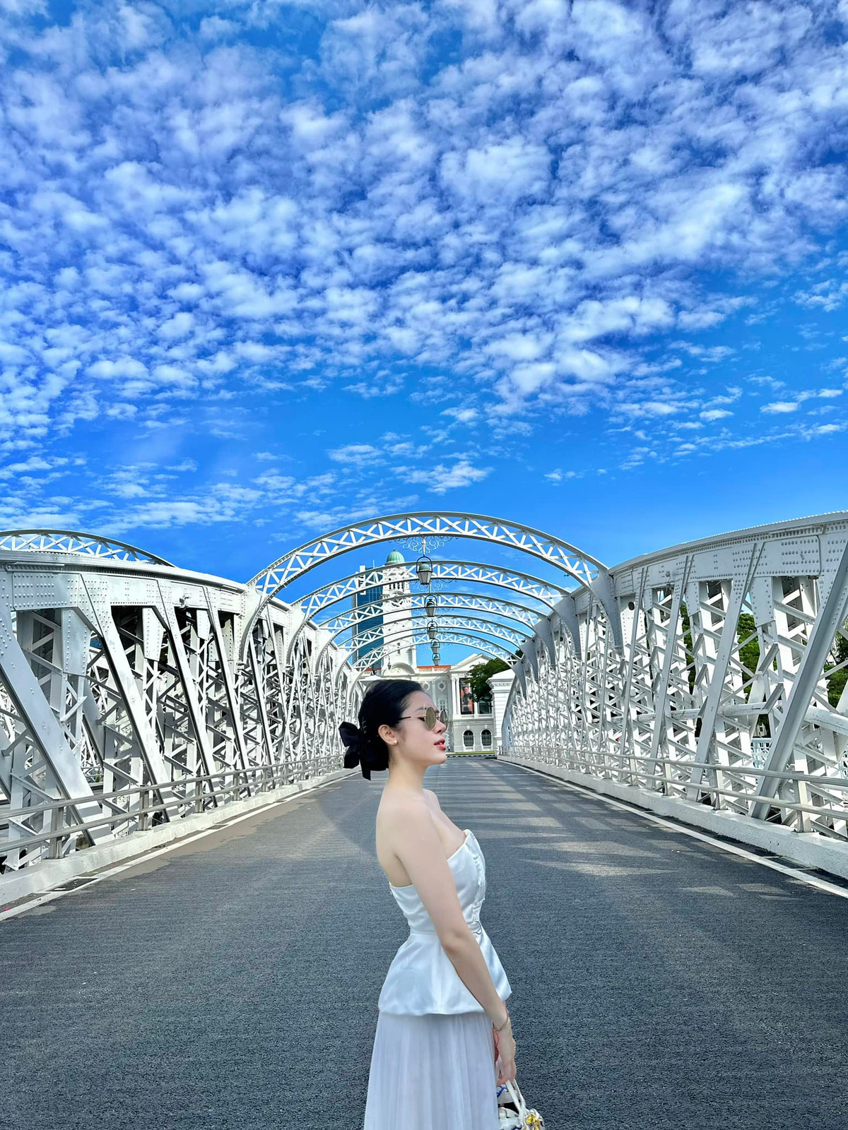 Đi kèm với đó, Quế Chi không ngại đăng tải ảnh chụp màn hình các nhóm hội mời chào dịch vụ "đi tour" nhạy cảm kèm theo những giới thiệu đầy khêu gợi.