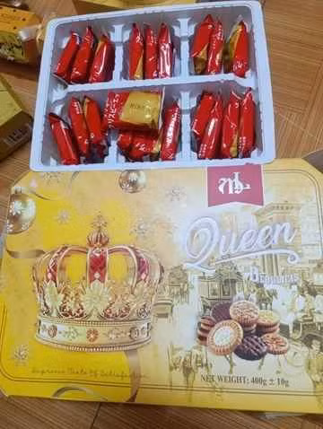 Nhiều người phàn nàn vì họp bánh không chính hãng trong giỏ quà Tết.