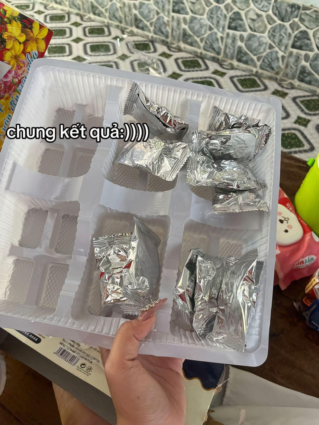 Không chỉ người phụ nữ trên, nhiều gia đình cũng “dở khóc dở cười” khi mở những phần quà Tết Nguyên đán.