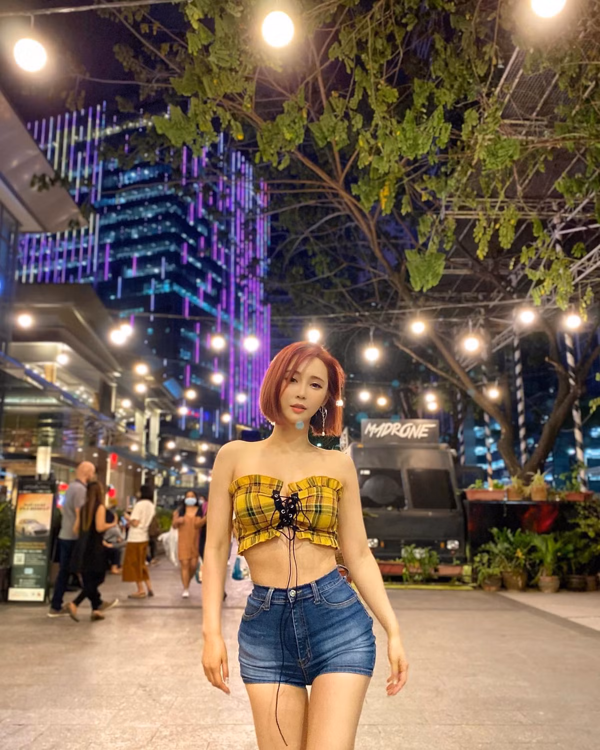 Chính việc rèn luyện vũ đạo giúp Jina cân bằng được lượng calo nạp vào và tiêu hao để thân hình không “phát tướng”.