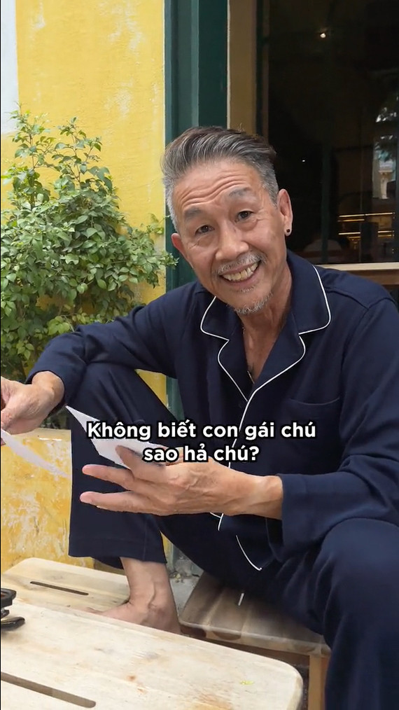 Cụ thể theo lời giới thiệu, ông chú Polo đang muốn tìm rể cho gái cưng. Con gái hot TikToker này xinh đẹp và đặc biệt là phong cách thời trang cũng rất ngầu.