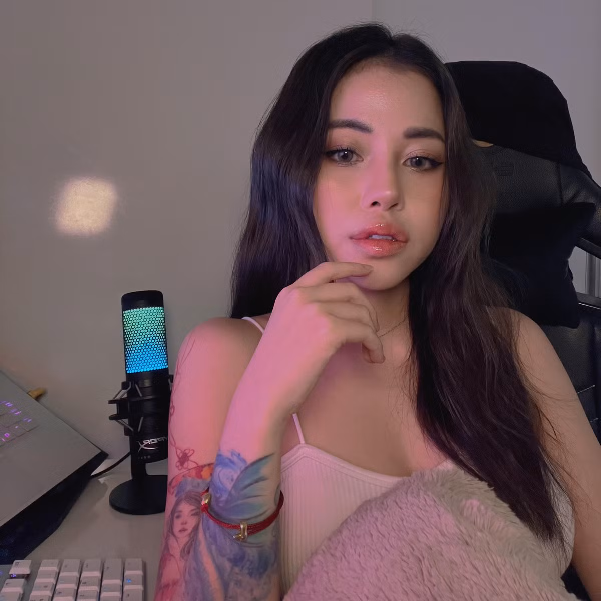 Lai Lai khi ấy chuộng phong cách khoe body, khoe đường cong bén ngót, thậm chí là hun mắt người xem với trang phục bikini.