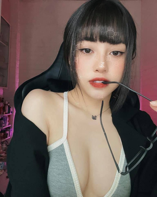 Thời gian vừa qua, "hot girl làng streamer" là Lai Lai (Vũ Hoài Trinh) không livestream, không thường xuyên cập nhật trên mạng xã hội, vui vui thì cô nàng đăng ảnh nhưng chỉ để duy trì trang cá nhân chứ không cố gắng câu kéo tương tác như trước.