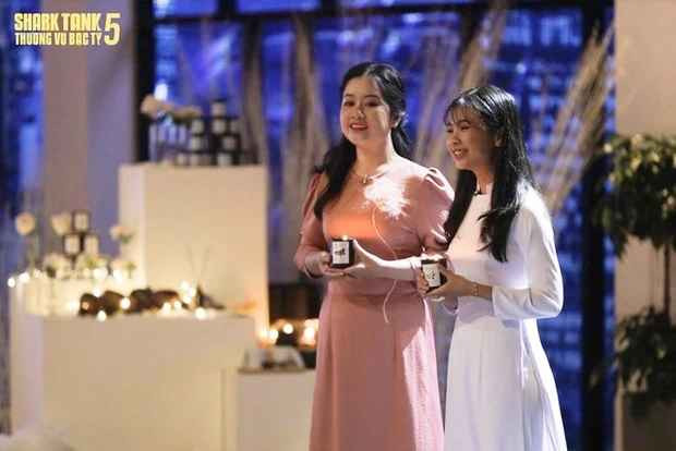 Ngoài ra nữ sinh 18 tuổi còn có những khoảnh khắc xúc động và đáng nhớ khác như khi ký hợp đồng mua nhà, khi dọn vào nhà mới, được thoải mái trang trí nhà theo phong cách riêng.