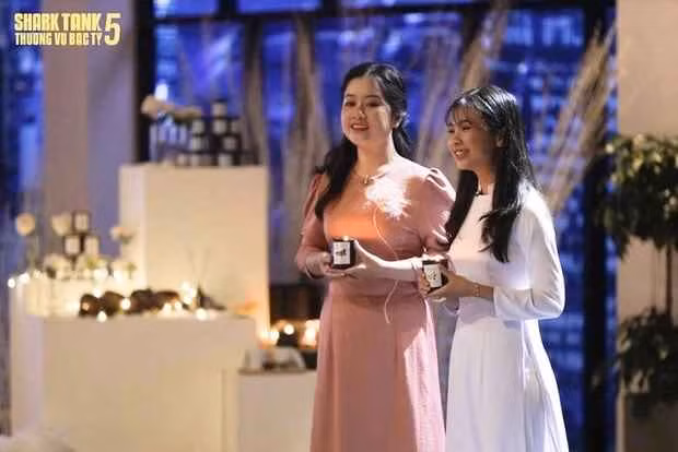 Ngoài ra nữ sinh 18 tuổi còn có những khoảnh khắc xúc động và đáng nhớ khác như khi ký hợp đồng mua nhà, khi dọn vào nhà mới, được thoải mái trang trí nhà theo phong cách riêng.