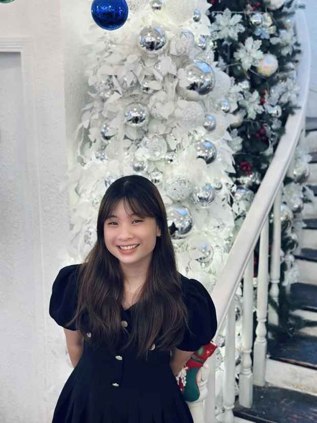 Với chị em Lê Vy - Triệu Vy, ngôi nhà này có ý nghĩa vô cùng lớn. Lê Vy chia sẻ: “Với 2 chị em, căn nhà là thành quả của sự nỗ lực và cố gắng, cột mốc đánh dấu trưởng thành của cả 2 chúng mình trong nhiều năm qua. Chúng mình muốn dành tặng món quà này cho mẹ vì mẹ đã luôn yêu thương, chăm sóc và ủng hộ chúng mình trong suốt những năm qua...