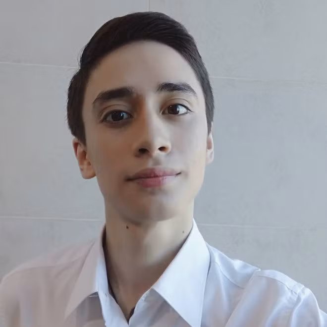 Trở lại chưa lâu, Daniel khiến dân tình mừng hụt bởi ở phần bình luận trên trang cá nhân, trai đẹp cho biết chỉ lên sóng giúp bạn vào tối ngày 4/7, không phải thực sự trở lại.