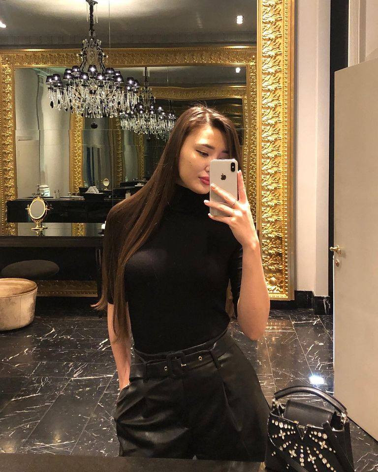 Người đẹp cao 1,82m nằm trong top 5 hoa hậu Kazakhstan khiến fan Việt mê mệt bởi sắc đẹp, sự cởi mở và chân thành.