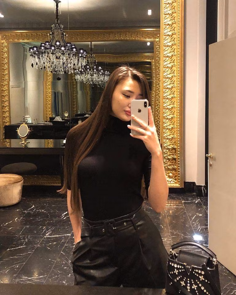 Người đẹp cao 1,82m nằm trong top 5 hoa hậu Kazakhstan khiến fan Việt mê mệt bởi sắc đẹp, sự cởi mở và chân thành.