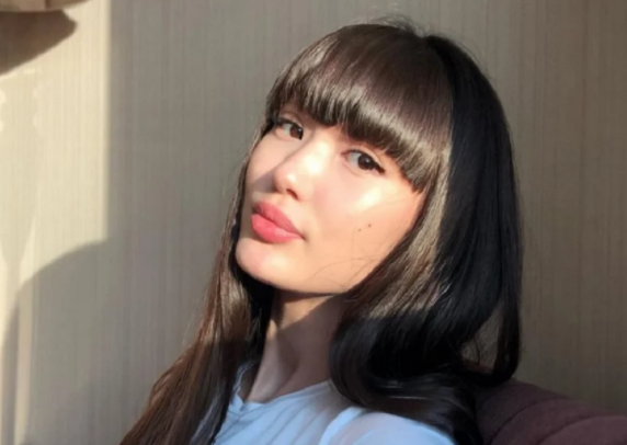 Với gương mặt thanh tú, trắng mịn và hút hồn như "thiên thần" khiến cho giới truyền thông phải điên đảo, hot girl bóng chuyền ngay lập tức trở thành ngôi sao hàng đầu châu lục.