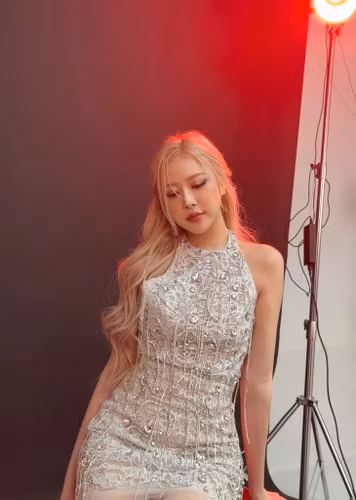 Huyền Diệu khẳng định bản thân dù thẩm mỹ nhưng cũng lựa phương án và cách thức tự nhiên và phù hợp với bản thân nhất. Và sự tự tin tuyệt đối ở thời điểm hiện tại giúp gái xinh ngày càng khẳng định được màu sắc cá nhân trong công việc và định hình phong cách trên mạng xã hội.