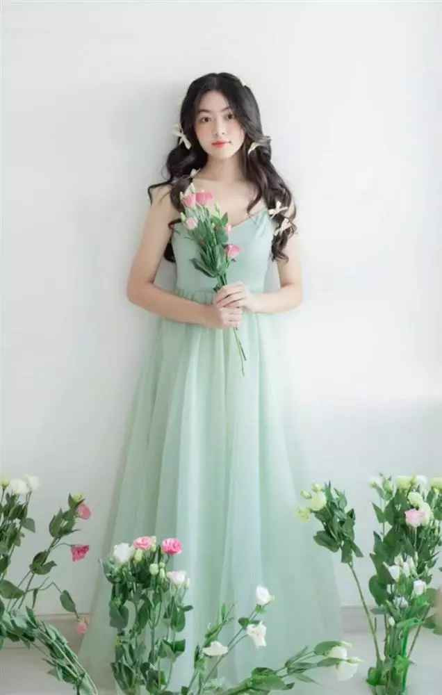 Chẳng cần tạo dáng cầu kỳ, chẳng có hậu cảnh lung linh nhưng bộ ảnh của Lọ Lem vẫn đẹp xuất sắc.