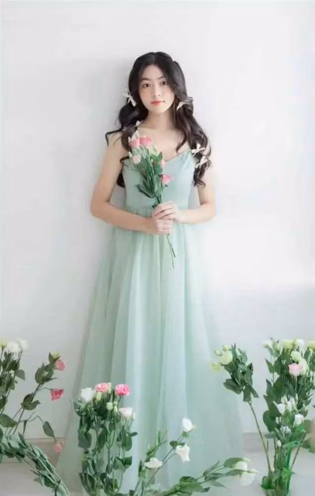 Chẳng cần tạo dáng cầu kỳ, chẳng có hậu cảnh lung linh nhưng bộ ảnh của Lọ Lem vẫn đẹp xuất sắc.