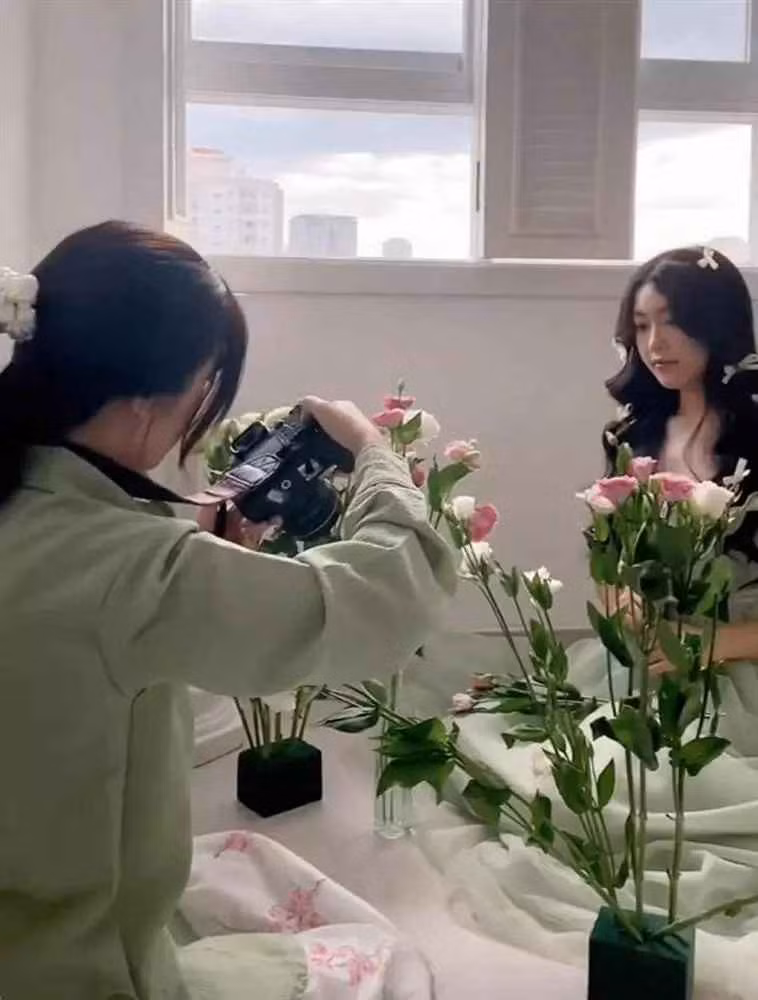 Lọ Lem đã sở hữu chiều cao lý tưởng, thần thái kiêu sa và nhan sắc không góc chết.