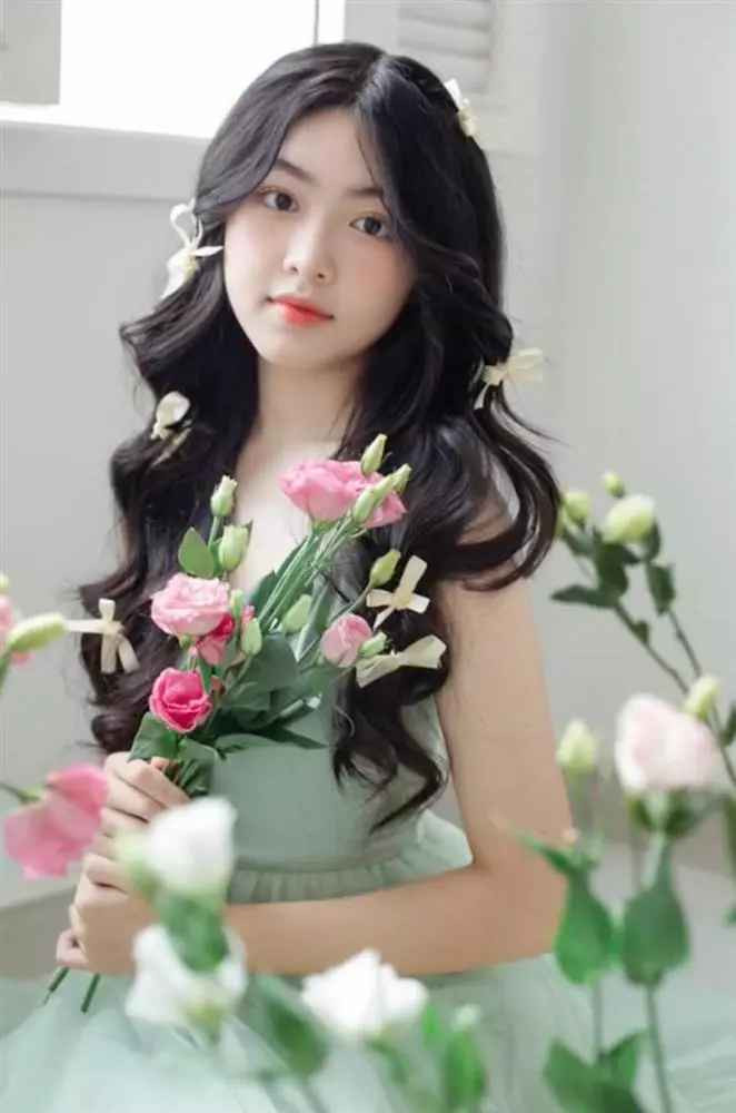 Dù chụp ở góc nào, nhan sắc của Lọ Lem vẫn "cân" được tất cả thứ.