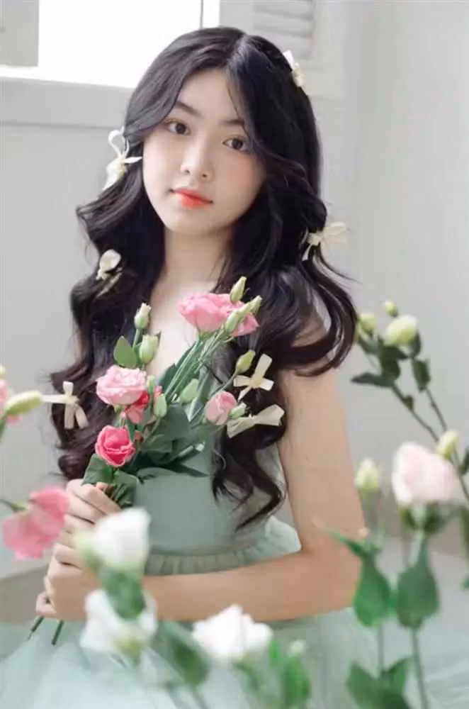 Dù chụp ở góc nào, nhan sắc của Lọ Lem vẫn "cân" được tất cả thứ.