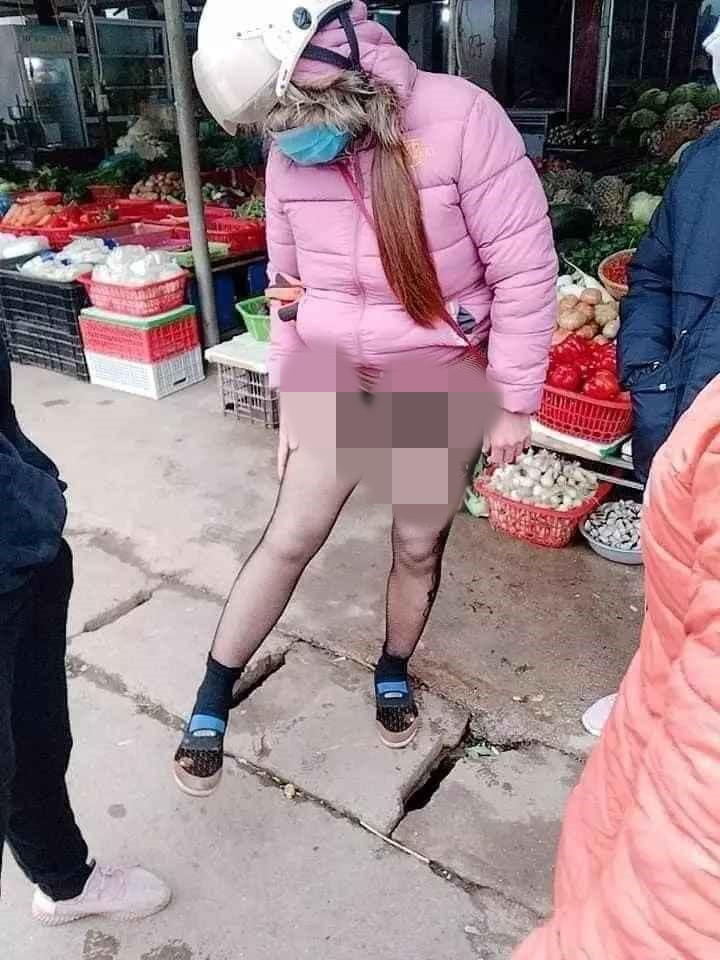 Ở phần bình luận của bài đăng, rất nhiều người bày tỏ đồng cảm bởi từng rơi vào hoàn cảnh tương tự. Nhưng số khác cũng lên án khi cho rằng vội đến mấy cũng không thể ăn mặc qua loa như vậy