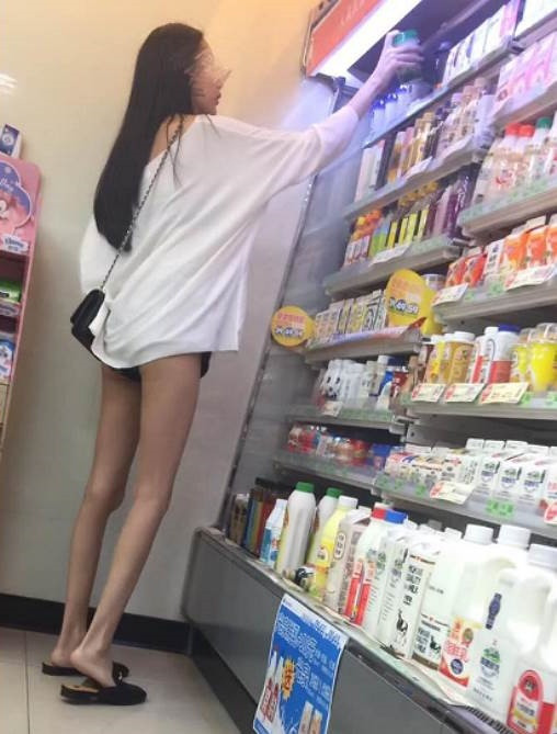 Mốt diện áo giấu quần từng được hội chị em lăng xê nhiệt tình nhưng không phải trong hoàn cảnh nào nó cũng hợp lý.