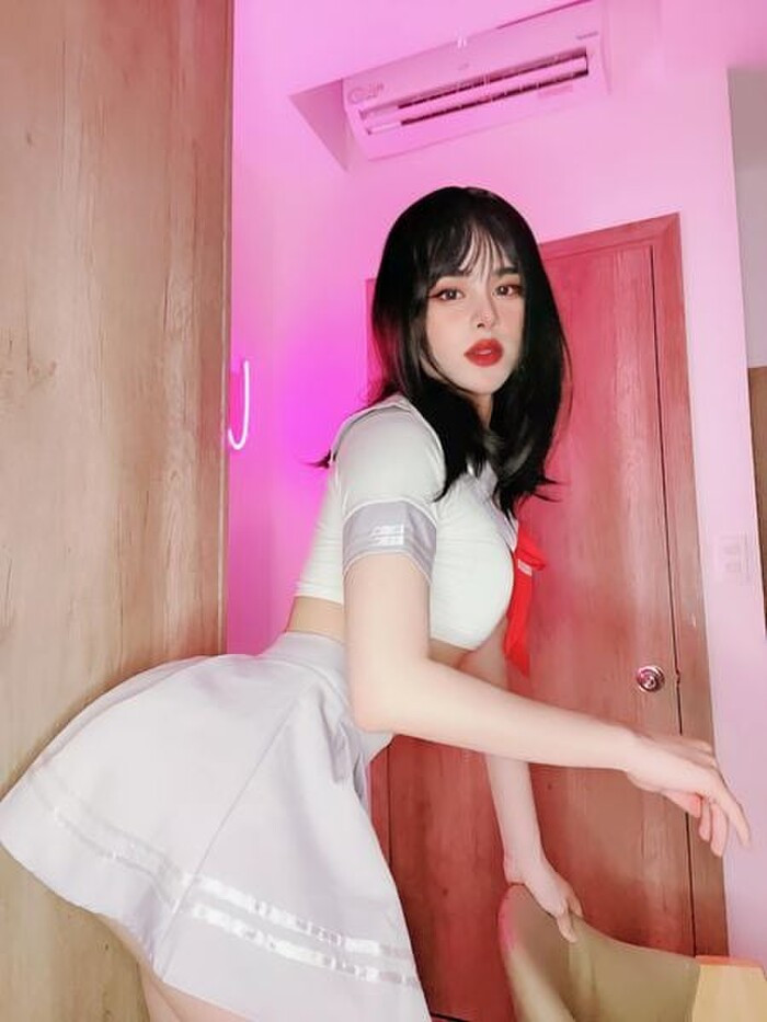 Trong một cuộc phỏng vấn mới đây, hiện tượng mạng này từng chia sẻ vì mọi người thích Bo làm con gái nên Bo diễn cho mọi người xem thôi chứ thực ra bản thân anh là con trai truyền thống, vẫn thích con gái và lấy vợ vào năm 30 tuổi.