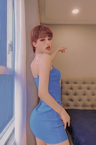 Tuy nhiên, khi khoe bức bức này Đức Bo lại chọn mặc áo dây, cư dân mạng cũng chả hiểu đây là ý tưởng gì của hot TikToker.