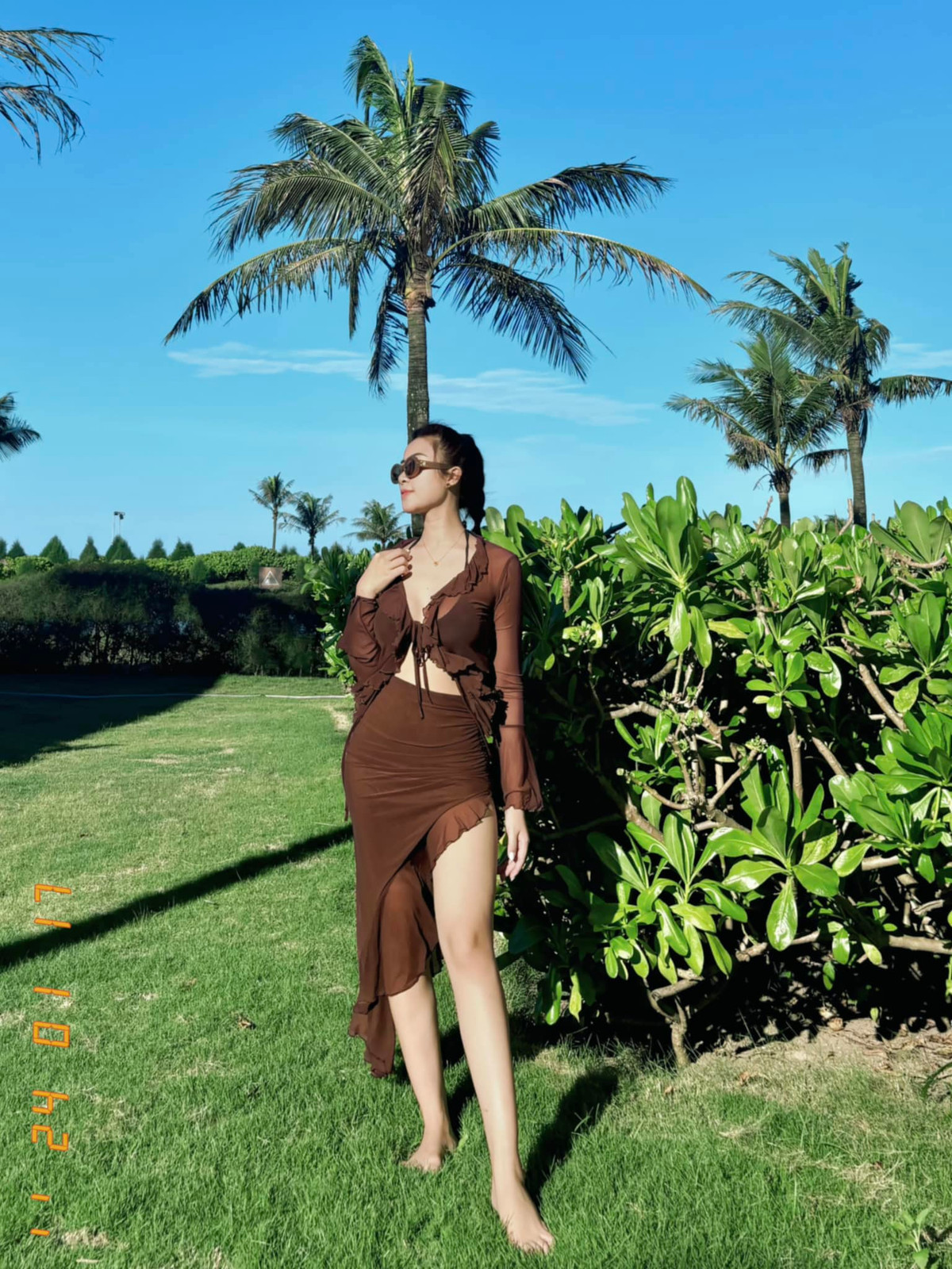 Bà xã Phan Văn Đức cũng cho thấy bản thân là người rất chăm chỉ và nghiêm túc với việc tập luyện. Bằng chứng chính là những bài tập dù khó khăn đến mấy, Nhật Linh đều cố gắng chinh phục cho đến khi thật sự nhuần nhuyễn.