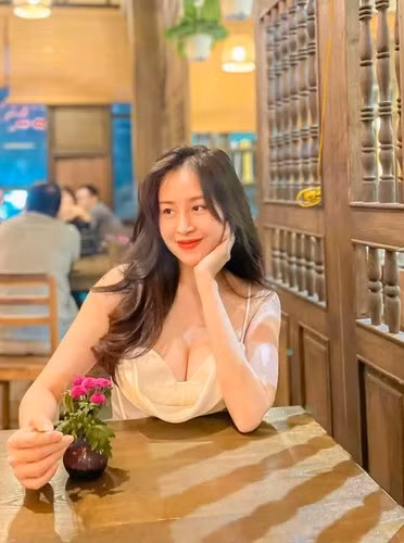 Bà Tưng còn nói thêm: "Tôi nói ra điều này, tôi biết sẽ ảnh hưởng phần nào phần suy nghĩ không vui (hoặc vui). Tôi xin lỗi! Và các cô/chú/bạn/của bà chưa chắc đọc được.Tuy nhiên, viết lên đây, để một lần lan toả suy nghĩ này, cho những ai đừng bình luận về body người khác. Nó ảnh hưởng tâm lí, nhất độ tuổi này dễ ảnh hưởng huyết áp!".