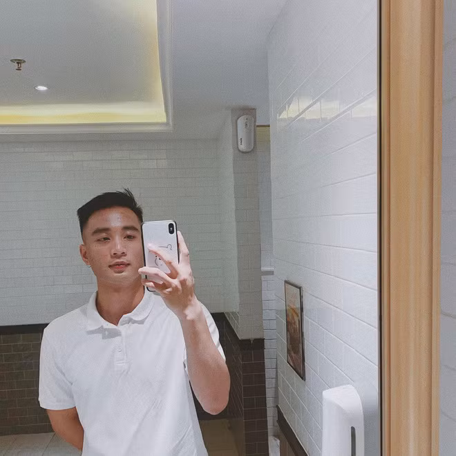 Có thể thấy sau 7 năm, Quang Huy đã "lột xác" ngoạn mục, khác hẳn hình ảnh năm xưa.