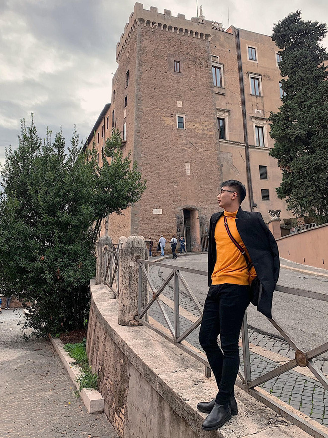 Sau 7 năm, cựu thí sinh Olympia có cuộc sống khá thoải mái và rất chăm đi check-in ở nhiều nơi sang chảnh