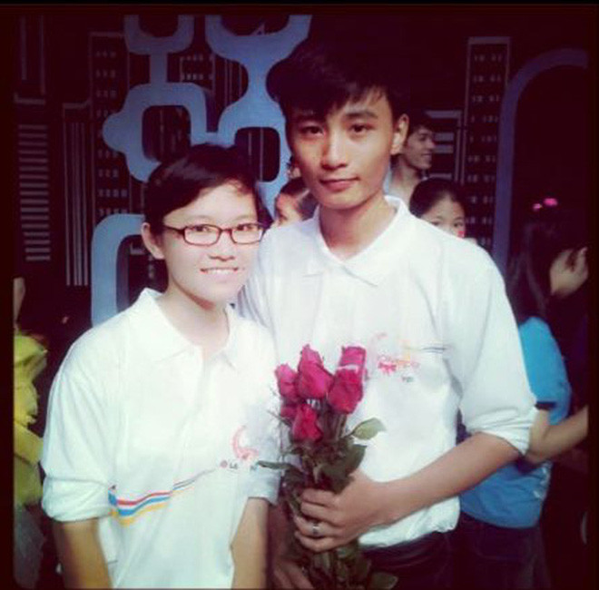 Bên cạnh đó, thành tích học tập của thí sinh Đường lên đỉnh Olympia - Phùng Quang Huy khi đó đã khiến rất nhiều người ngưỡng mộ, là học sinh giỏi có tiếng ở trường.