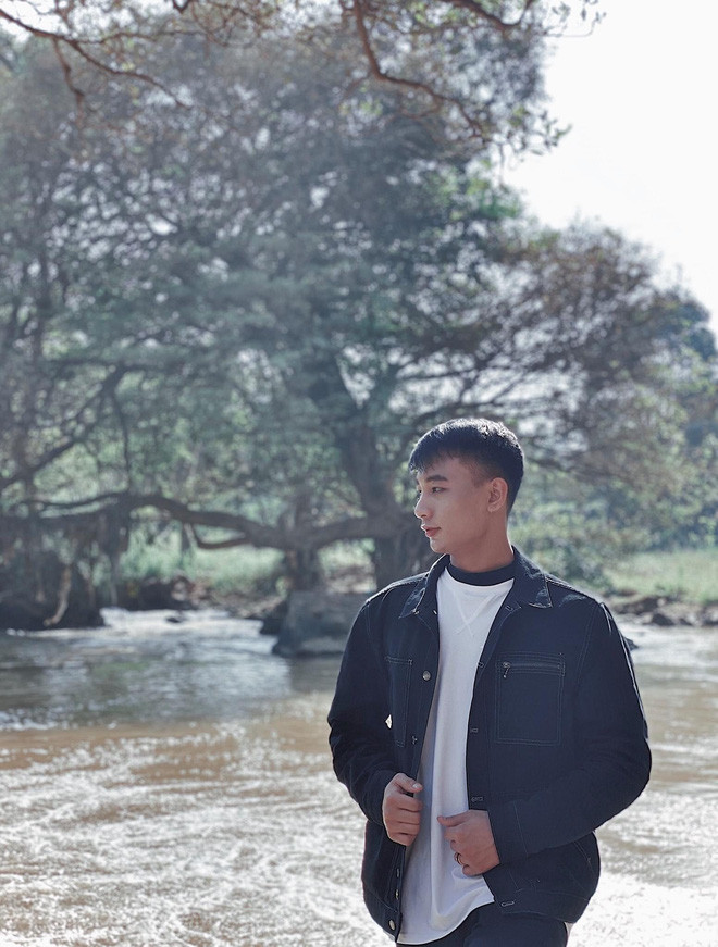 Để học tốt và rèn luyện cho bài thi IELTS, Quang Huy cho biết học sinh nên tập trung học nền tảng và kỹ năng bổ trợ, cụ thể là học đủ dạng của 4 kỹ năng để trước khi luyện đề sẽ biết mình sắp thi cái gì.