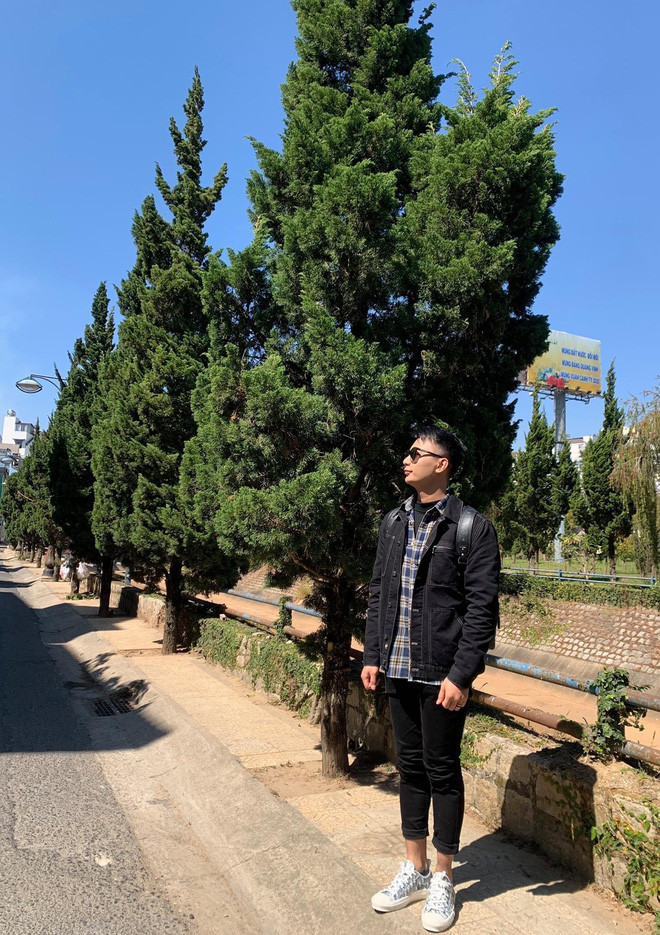 Từ sự nghiệp đến ngoại hình, Quang Huy đều thay đổi một cách khó tin, từ chàng thí sinh Olympia đã biến hóa từ một cậu học trò mọt sách thành giáo viên IELTS vừa điển trai lại siêu vui tính