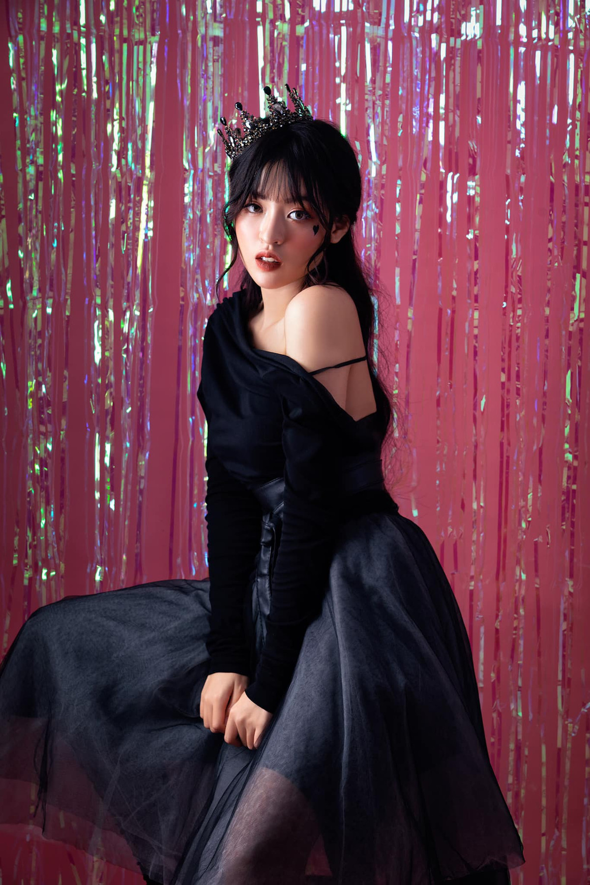 Tận dụng cơ hội truyền thông quan tâm từ sau clip thả thính, hot girl Trần Thanh Tâm quyết định dấn thân vào showbiz với vai trò người mẫu.