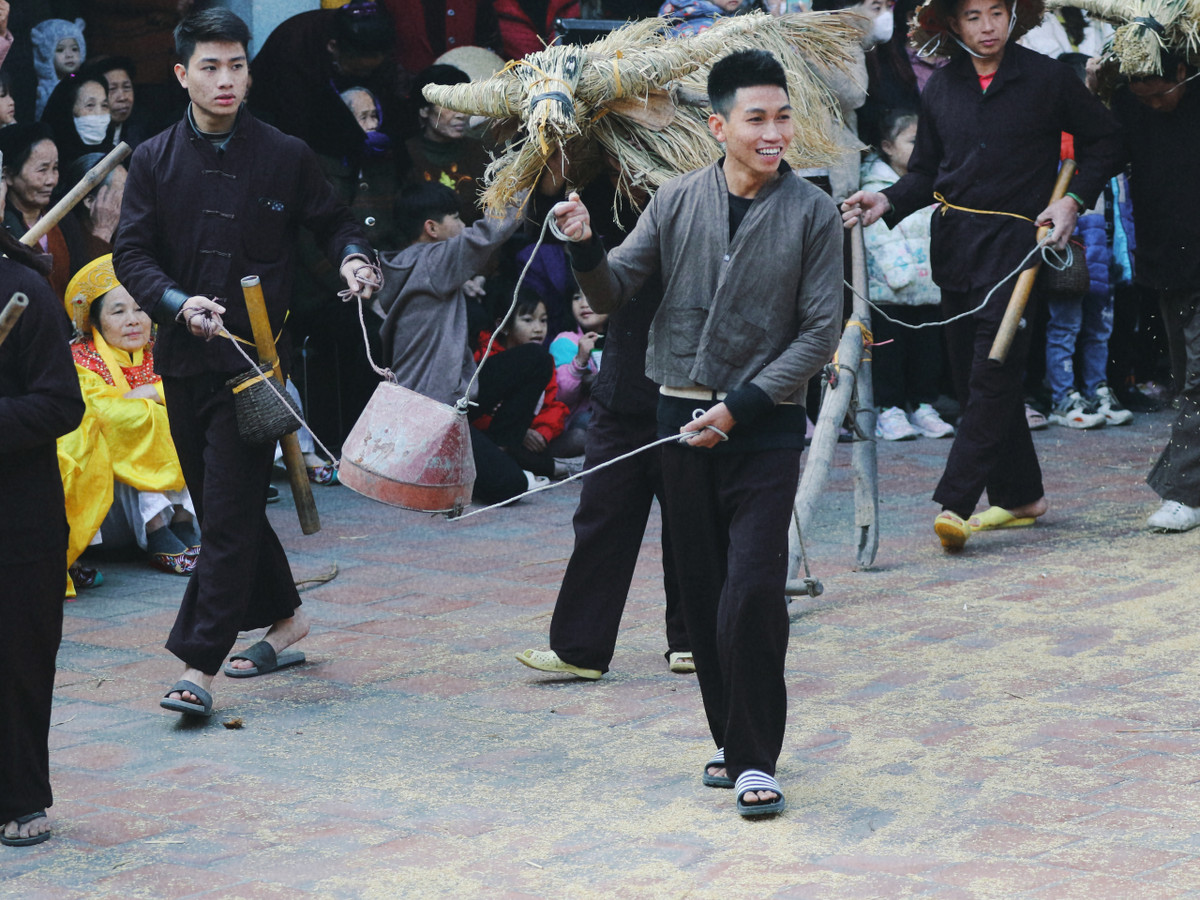 Không khí hứng khởi của lễ hội được người dân xã Đại Đồng tạo ra nhằm hướng đến một năm lao động sản xuất hăng say.