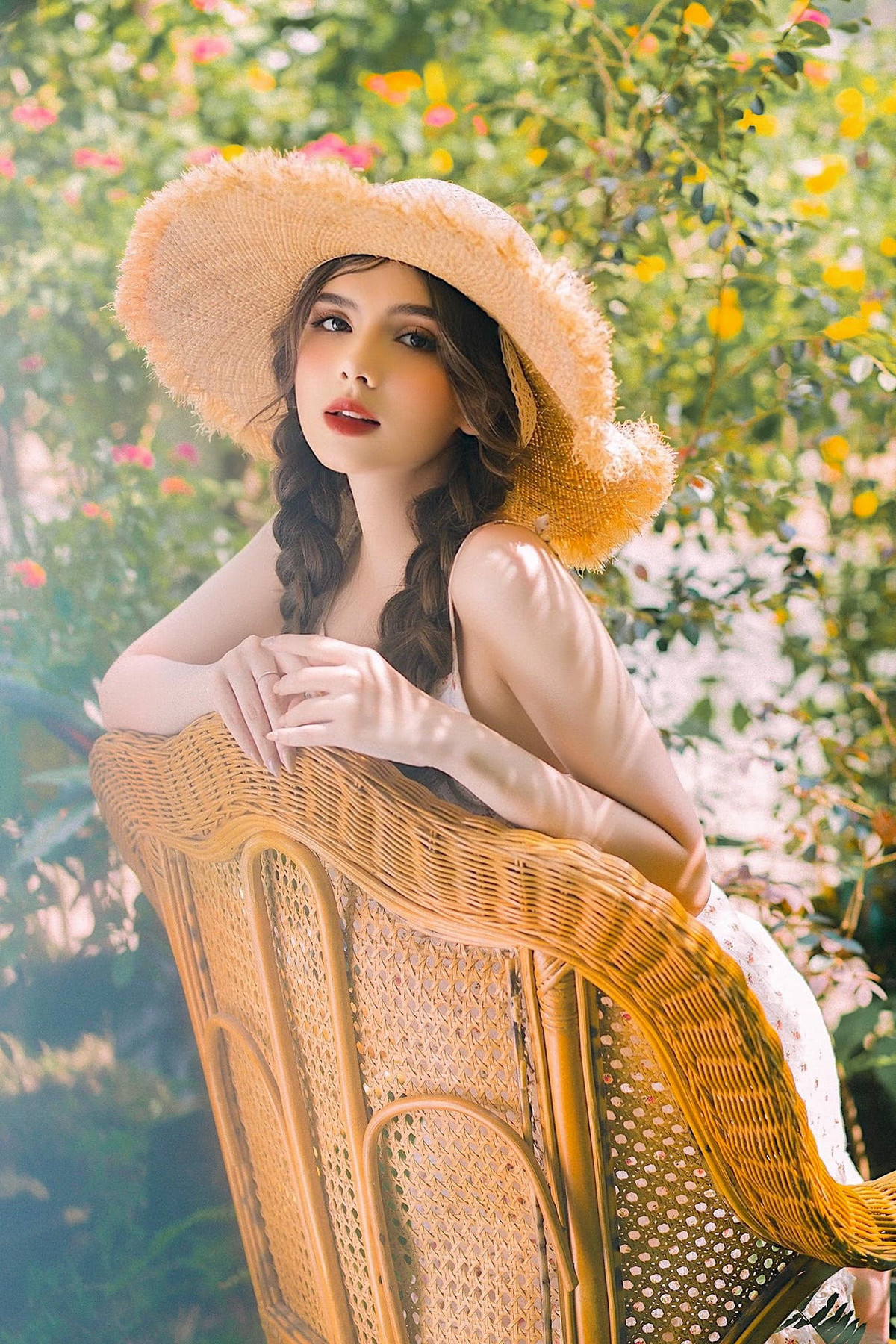 Ngoài đời, Xuân Mai là một cô gái nhẹ nhàng, tinh tế giống như hình ảnh xuất hiện trên mạng xã hội.