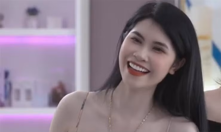 Chia sẻ với chúng tôi về cơ duyên gặp gỡ Quang Linh, Thanh Trà cho biết vì mến mộ nhóm bạn Quang Linh, gia đình nữ diễn viên đã ngỏ lời mời các YouTuber đến dùng bữa tại một nhà hàng.