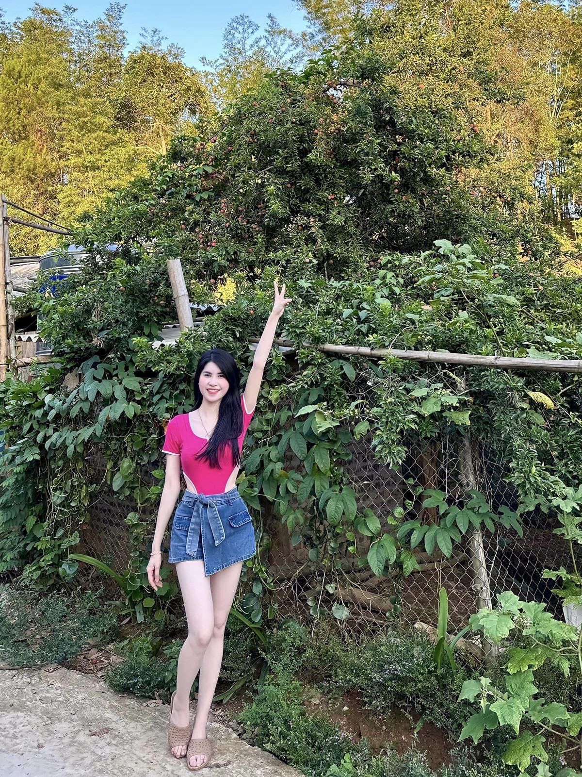 Theo Thanh Trà, mọi người trong nhóm bạn Quang Linh đều rất thân thiện. Lindo nói tiếng Việt rất giỏi bằng giọng Nghệ An khiến cô bật cười thích thú.