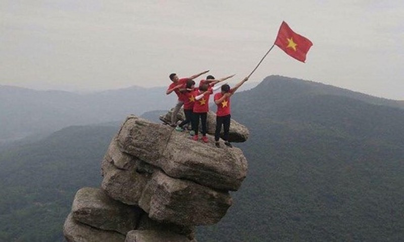 Đồng quan điểm với Dũng Phương là thành viên Ngân Nguyễn cho hay: "Mong rằng với tình yêu thiên nhiên, các thành viên trong nhóm đạp xe sẽ khôi phục lại vẻ đẹp cho núi Đá Chồng".