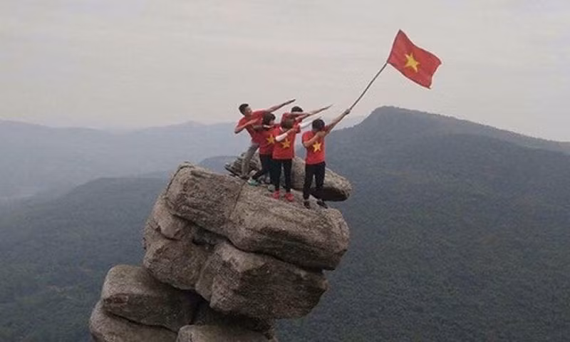 Đồng quan điểm với Dũng Phương là thành viên Ngân Nguyễn cho hay: "Mong rằng với tình yêu thiên nhiên, các thành viên trong nhóm đạp xe sẽ khôi phục lại vẻ đẹp cho núi Đá Chồng".