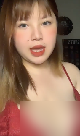 Sau 4 năm học tập và sinh sống tại Nhật Bản, Võ Thị Thu Trang - nữ sinh Hải Dương năm nào nổi tiếng vì số đo vòng ngực khủng lên đến 110cm vẫn khiến dân mạng Việt xôn xao bởi những hình ảnh ngày càng "nóng mặt".