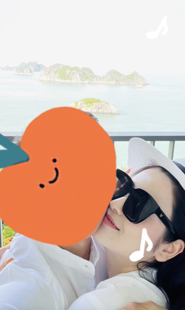 Tuy nhiên, trong các đoạn clip gần đây, cô nàng nhận nhiều tranh cãi vì góc quay 10 clip như 1. Theo đó, hầu hết các video, Chu Thanh Huyền đều chỉ quay ở một góc mặt.