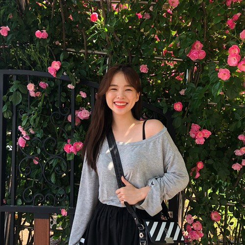 Lee Ha Neul đánh giá cao mức giá hợp lý, không gian rộng rãi, yên tĩnh, bữa sáng phong phú và tiện nghi hiện đại của resort.