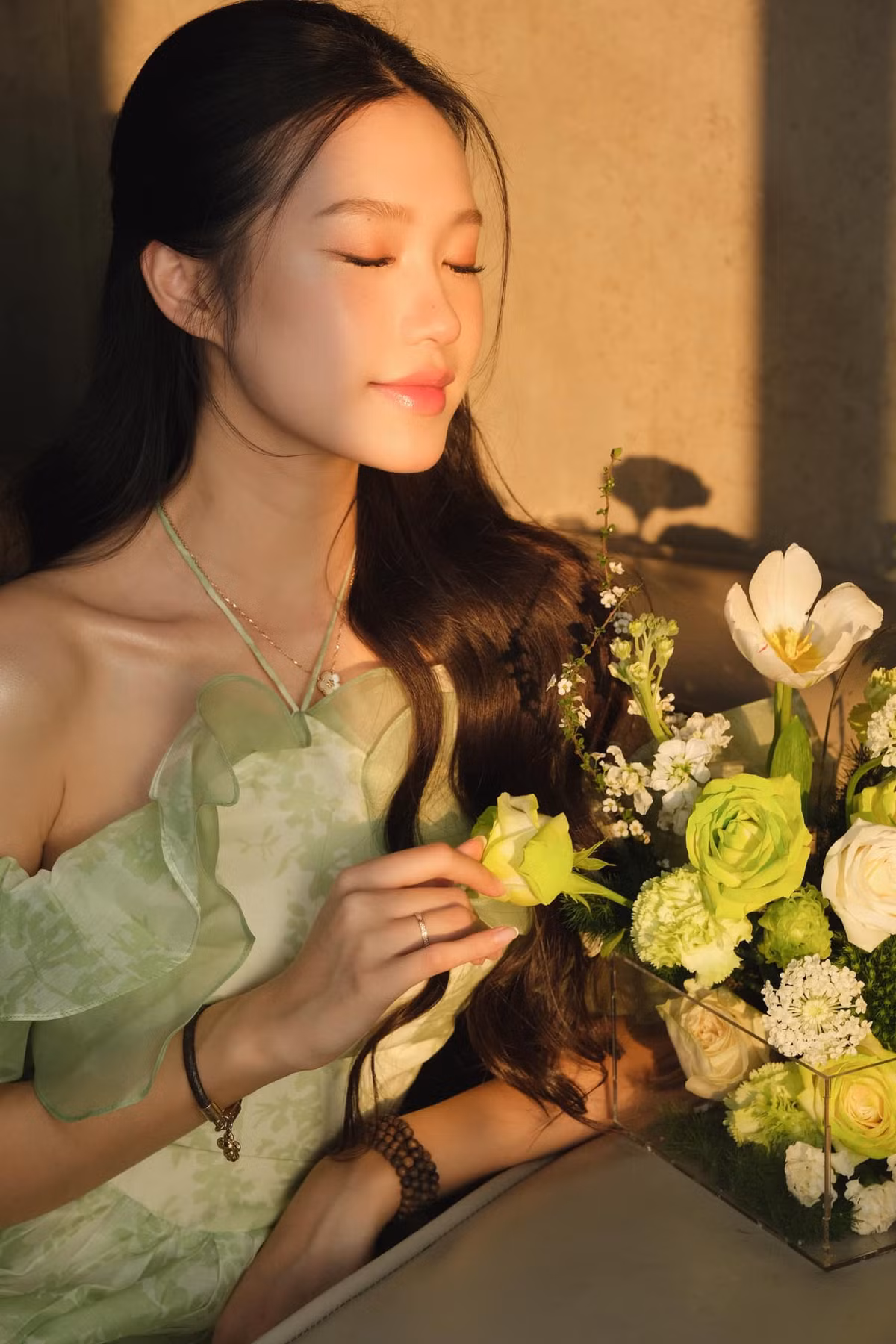 Đây cũng là lần hiếm hoi Hải My tự tin diện váy chiết eo kể từ khi cô dính tin đồn có tin vui.