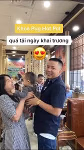 Theo giới thiệu, bàn lẩu của Khoa Pug Hot Pot thuộc dòng "xịn sò", có các khe hút khói và mùi ngược xuống bàn và giá một suất ăn buffet tại đây khá rẻ, chỉ bằng một tô phở khoảng 20 USD (hơn 400 nghìn đồng).