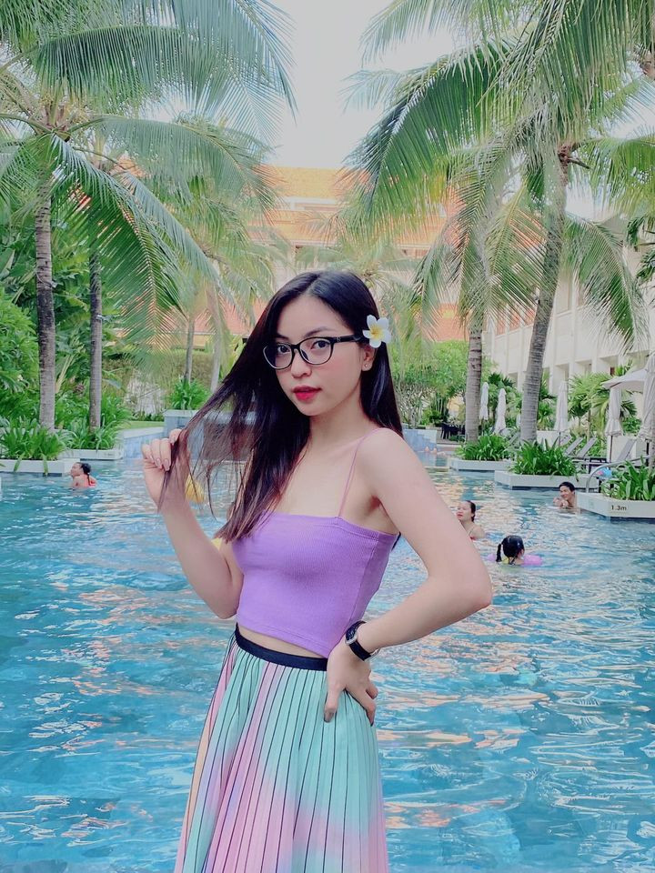 Sau khi chia tay Quang Hải, Nhật Lê thường xuyên đăng tải những bức ảnh khoe vóc dáng cực đẹp.