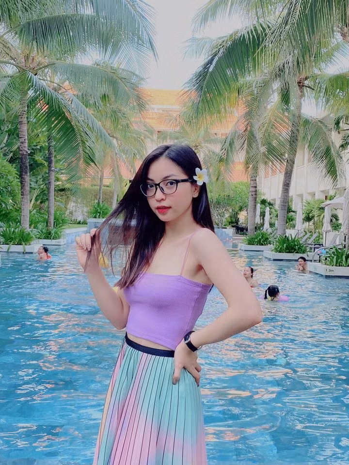 Sau khi chia tay Quang Hải, Nhật Lê thường xuyên đăng tải những bức ảnh khoe vóc dáng cực đẹp.