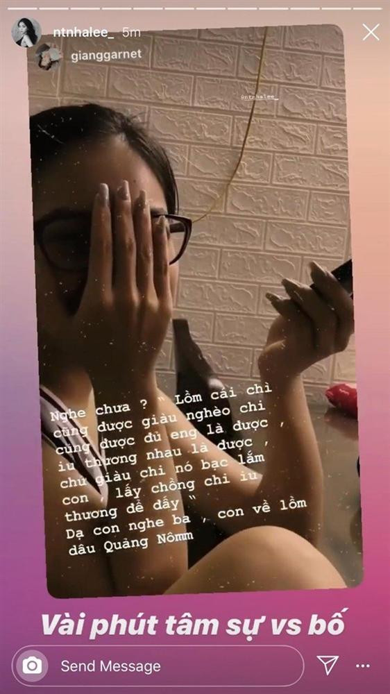 Thực chất dòng tin nhắn chỉ là trò "troll" nghịch ngợm của Nhật Lê vậy mà ngoài số tiền xin được của bố, hot girl 1999 còn được 'bonus' thêm loạt câu nói mùi mẫn.