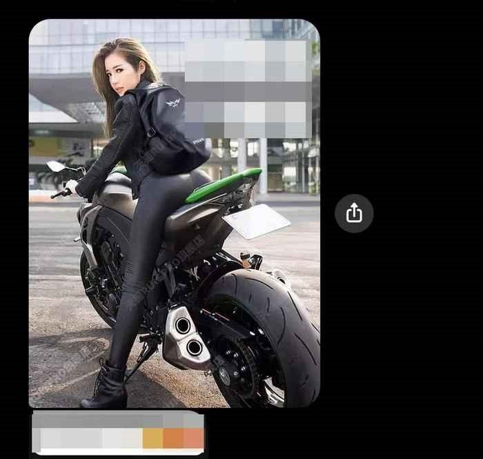 Theo đó bà mẹ hai con chia sẻ hình ảnh được một khán giả gửi về nhằm cho hay việc Elly Trần xuất hiện trên các quảng cáo sản phẩm ở Trung Quốc.