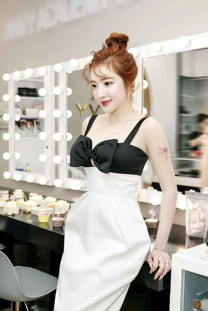 Đoạn clip sau đó đã được lan truyền với tốc độ chóng mặt trên mạng xã hội, nhiều nghệ sĩ lẫn khán giả cũng đồng cảm trước hoàn cảnh của Elly Trần.