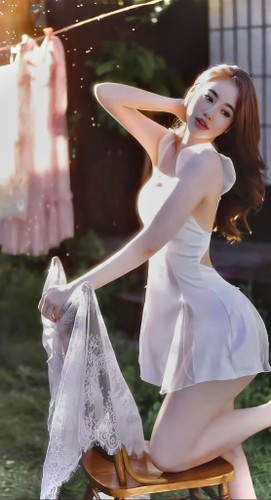 Có thể thấy Elly Trần rất bức xúc về việc hình ảnh của bản thân bị sử dụng để trục lợi.